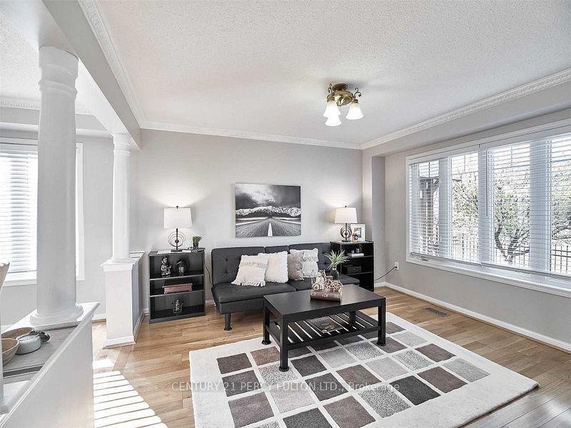 Photo 3 of 38 Gas Lamp Lane, Markham, Cornell — HOMEH