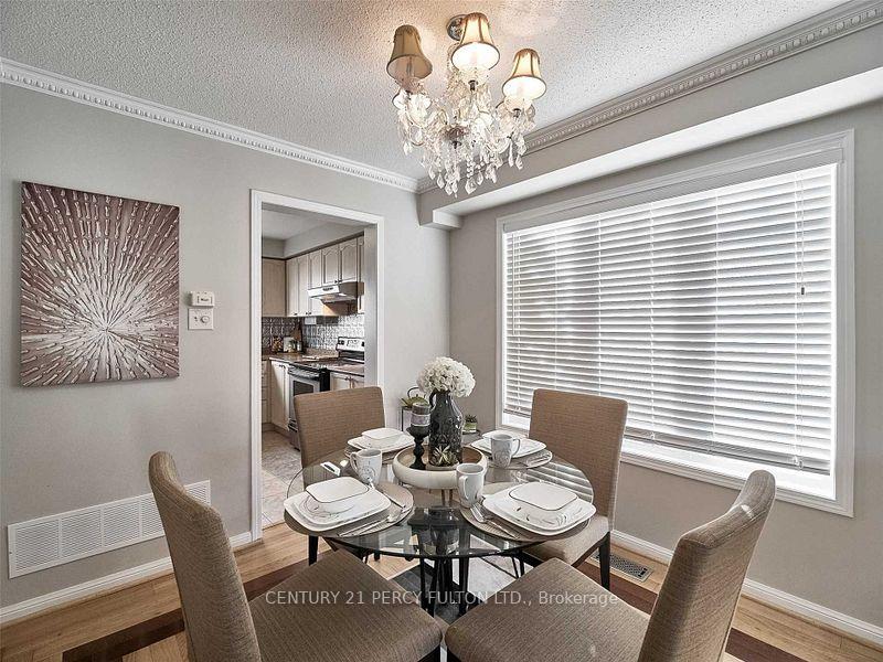 Photo 5 of 38 Gas Lamp Lane, Markham, Cornell — HOMEH