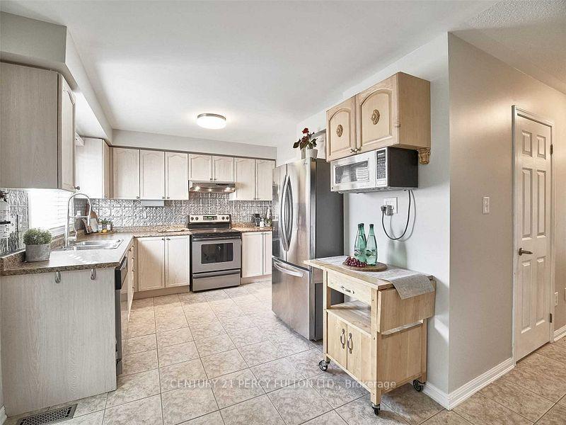 Photo 7 of 38 Gas Lamp Lane, Markham, Cornell — HOMEH