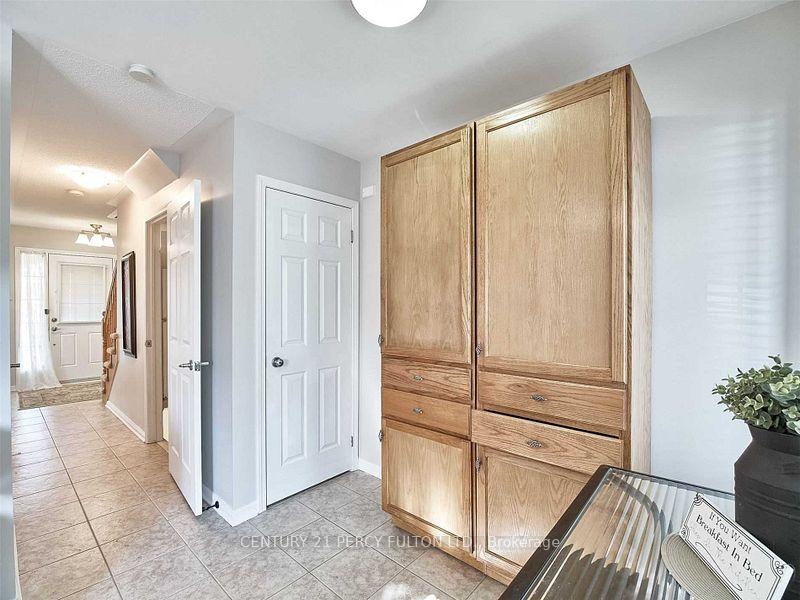Photo 9 of 38 Gas Lamp Lane, Markham, Cornell — HOMEH