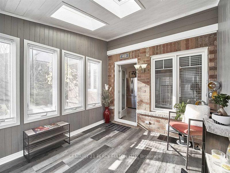 Photo 10 of 38 Gas Lamp Lane, Markham, Cornell — HOMEH