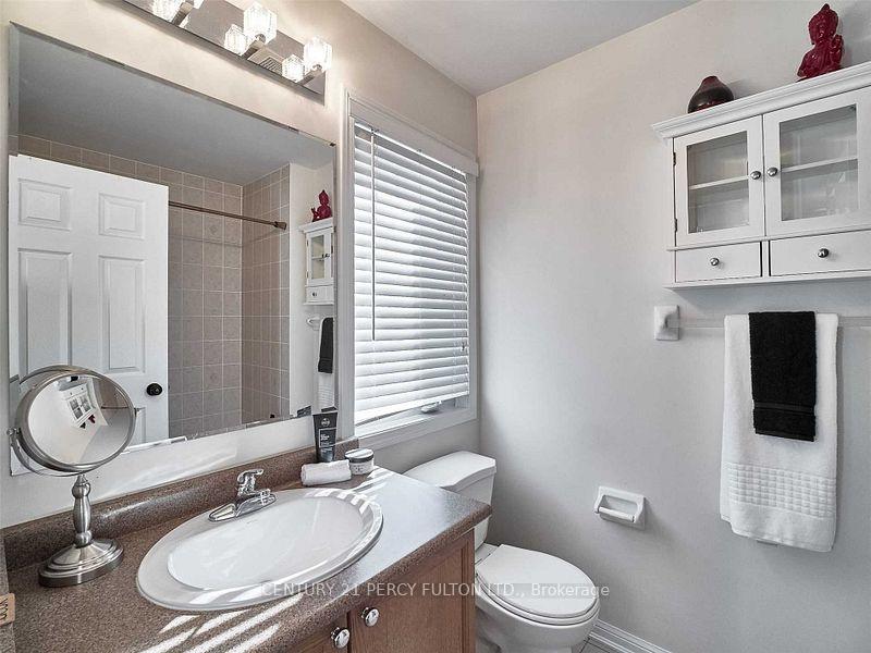 Photo 13 of 38 Gas Lamp Lane, Markham, Cornell — HOMEH