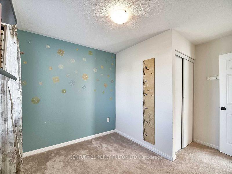 Photo 14 of 38 Gas Lamp Lane, Markham, Cornell — HOMEH