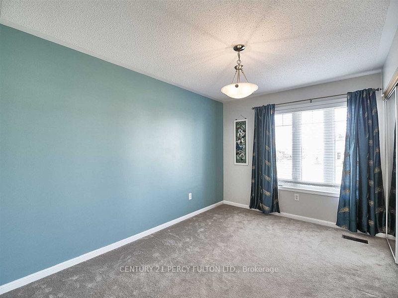 Photo 15 of 38 Gas Lamp Lane, Markham, Cornell — HOMEH