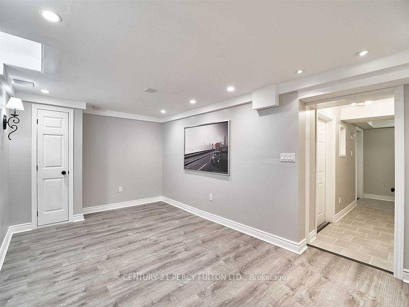 Photo 19 of 38 Gas Lamp Lane, Markham, Cornell — HOMEH