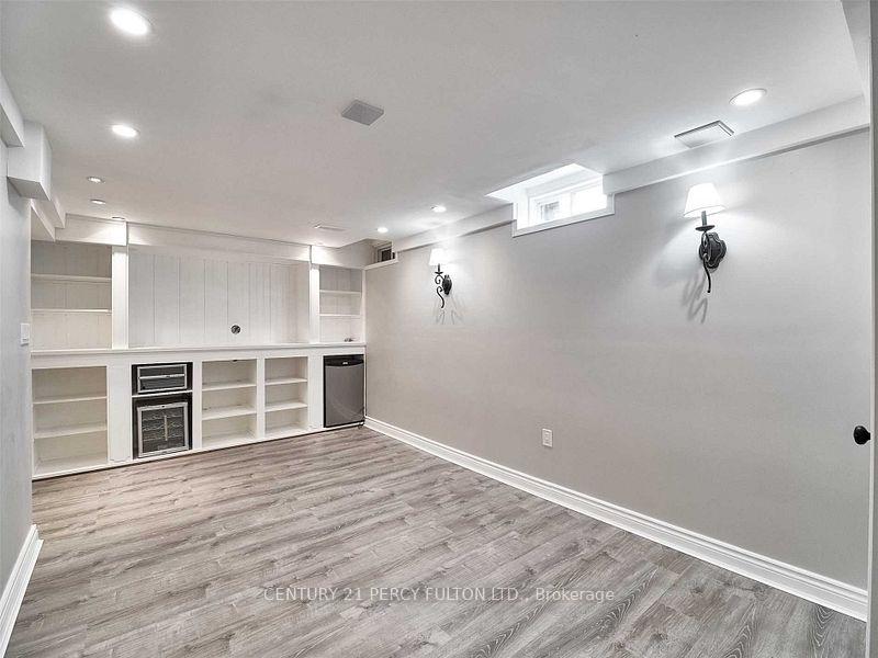 Photo 20 of 38 Gas Lamp Lane, Markham, Cornell — HOMEH