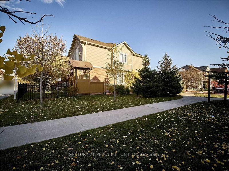 Photo 22 of 38 Gas Lamp Lane, Markham, Cornell — HOMEH