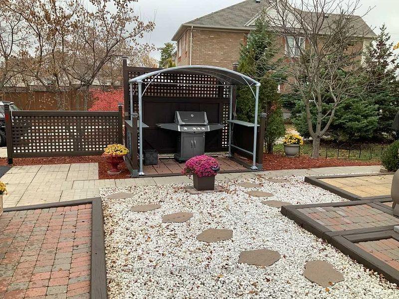 Photo 24 of 38 Gas Lamp Lane, Markham, Cornell — HOMEH