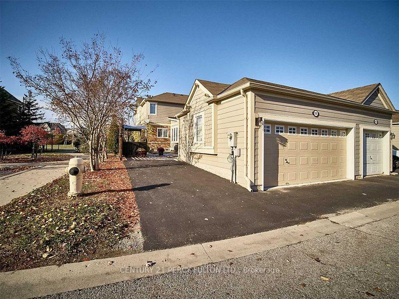Photo 26 of 38 Gas Lamp Lane, Markham, Cornell — HOMEH