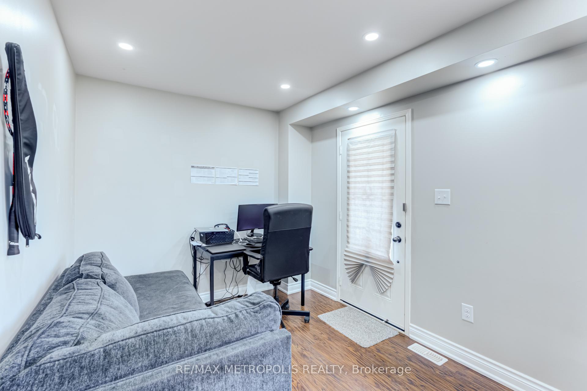 Photo 10 of 385 Rossland Road E, Ajax, Central East — HOMEH