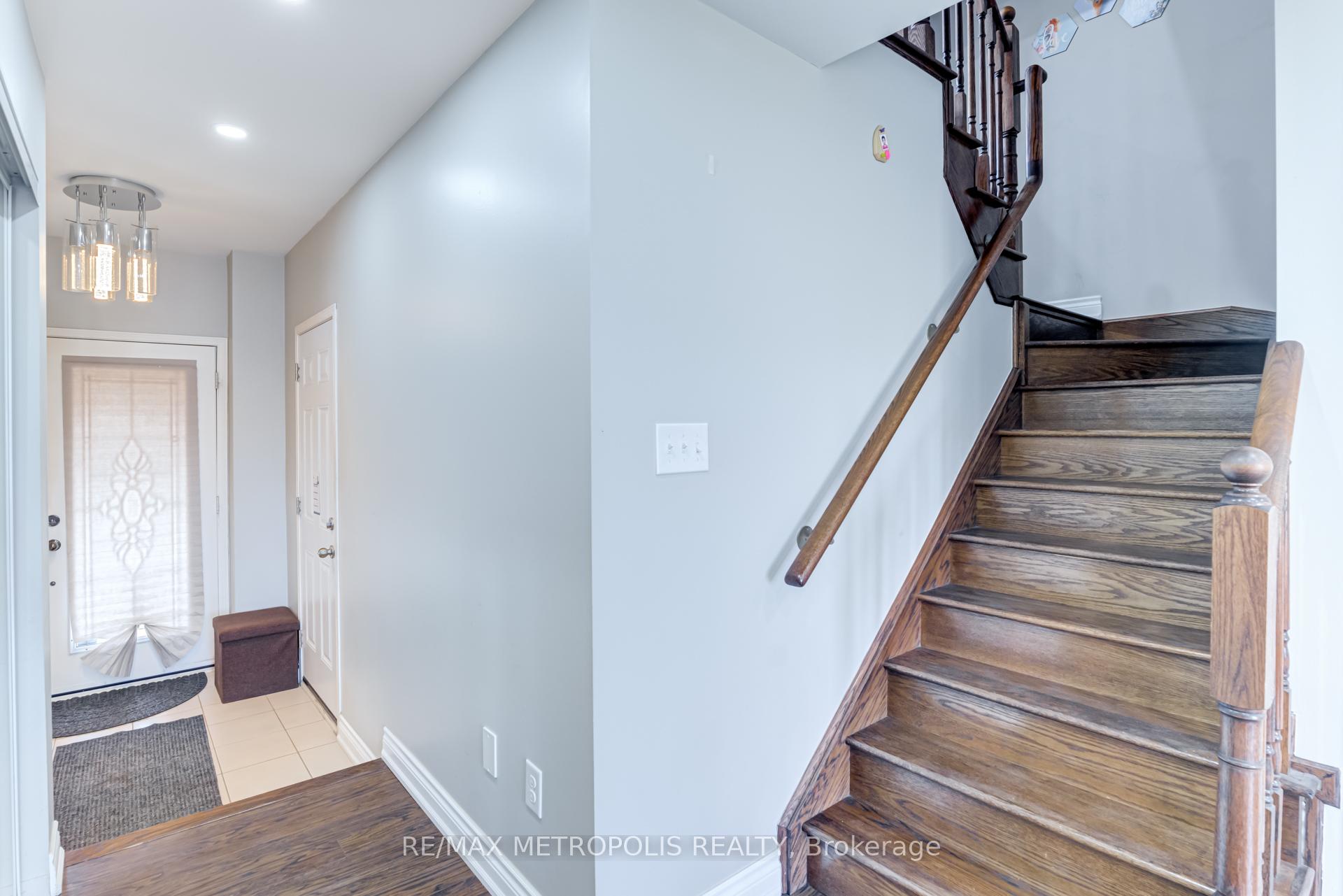 Photo 16 of 385 Rossland Road E, Ajax, Central East — HOMEH