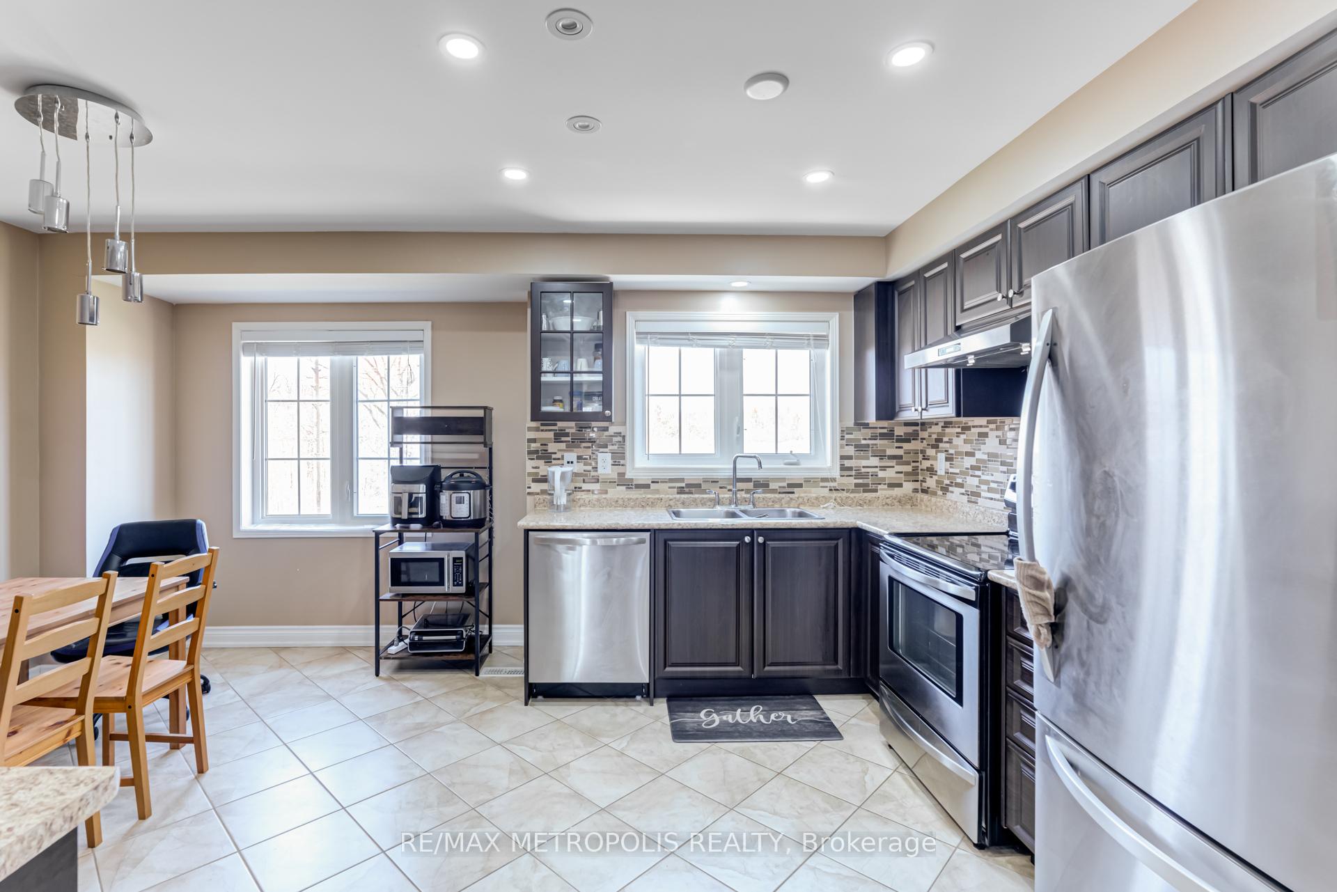 Photo 15 of 385 Rossland Road E, Ajax, Central East — HOMEH