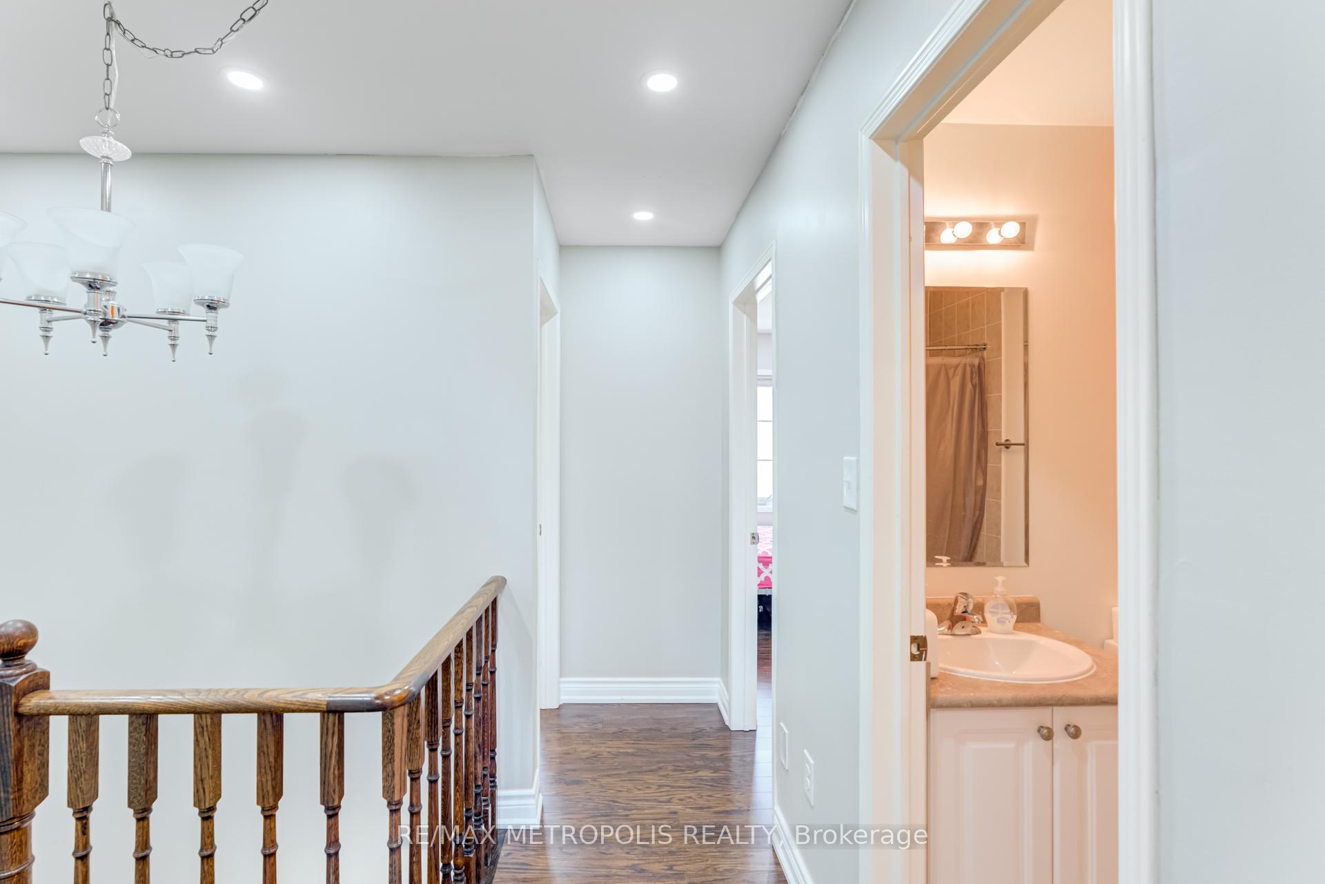 Photo 25 of 385 Rossland Road E, Ajax, Central East — HOMEH