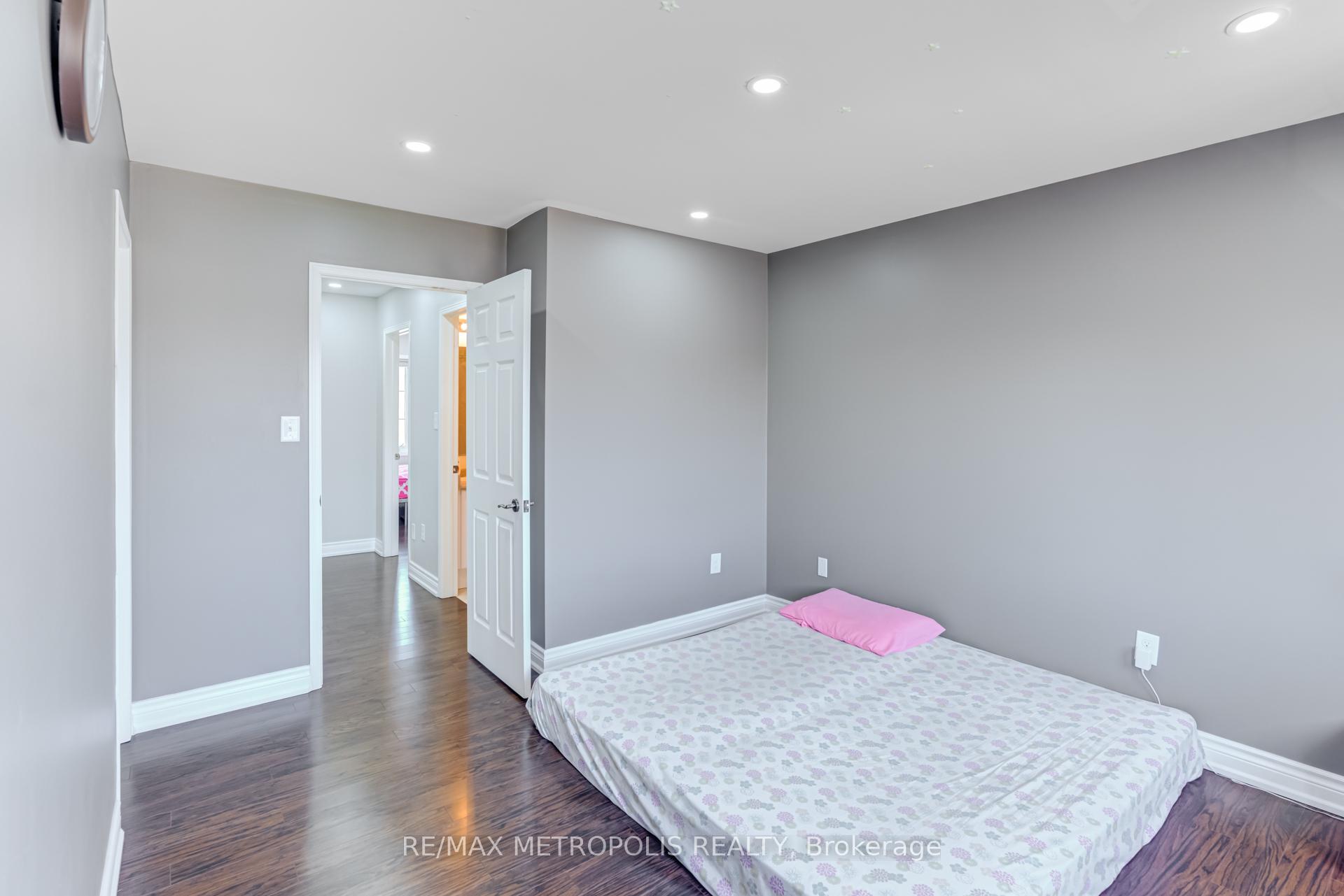 Photo 22 of 385 Rossland Road E, Ajax, Central East — HOMEH