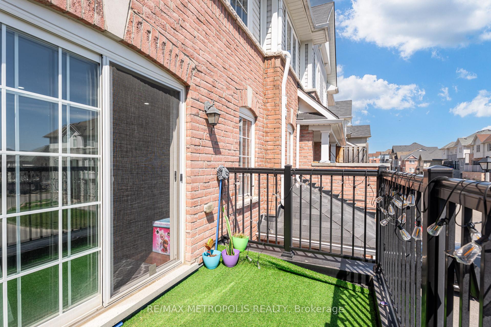 Photo 37 of 385 Rossland Road E, Ajax, Central East — HOMEH