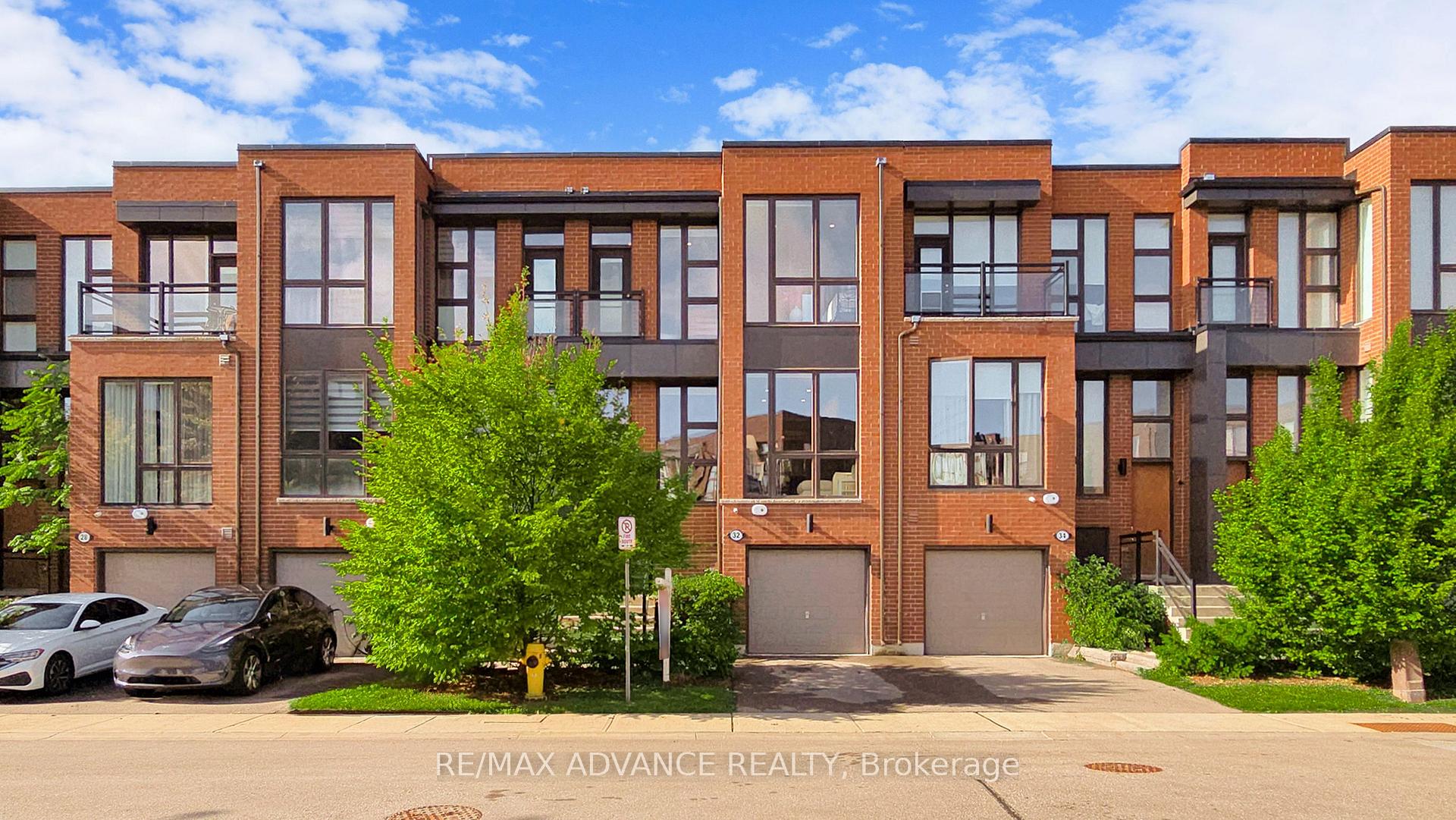 Photo 1 of 32 Crestridge Drive, Vaughan, Patterson — HOMEH
