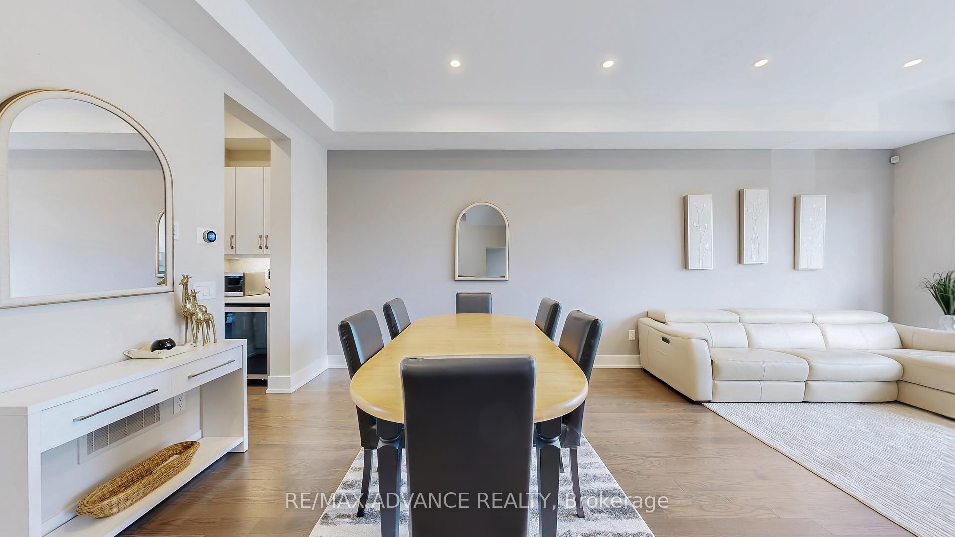 Photo 6 of 32 Crestridge Drive, Vaughan, Patterson — HOMEH