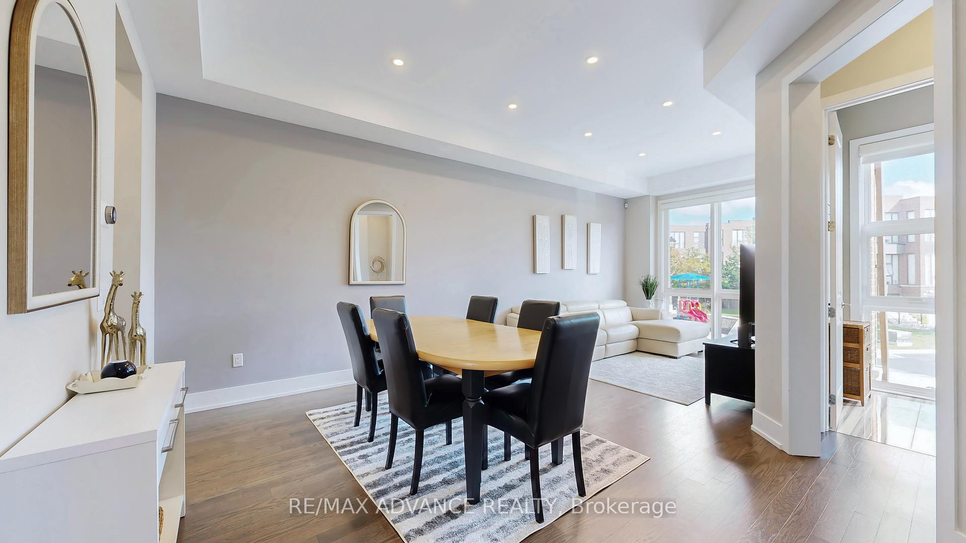 Photo 7 of 32 Crestridge Drive, Vaughan, Patterson — HOMEH