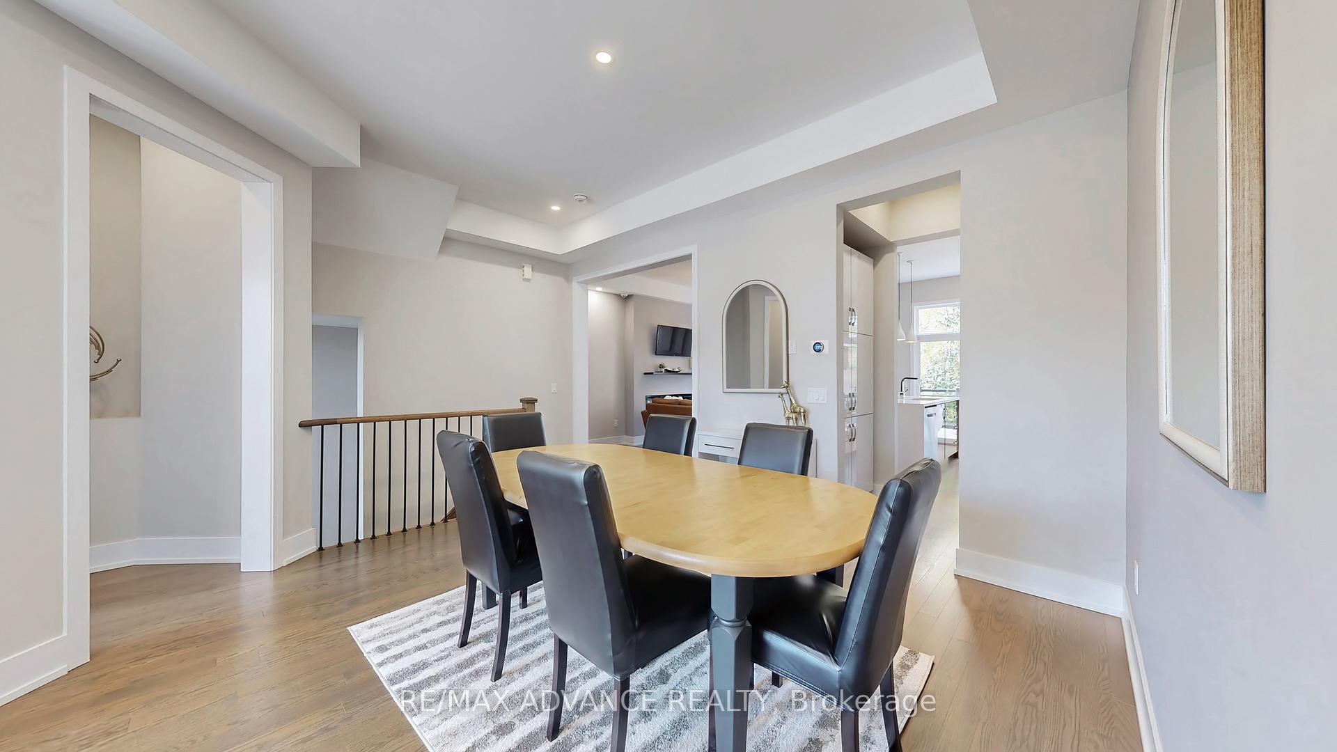 Photo 8 of 32 Crestridge Drive, Vaughan, Patterson — HOMEH