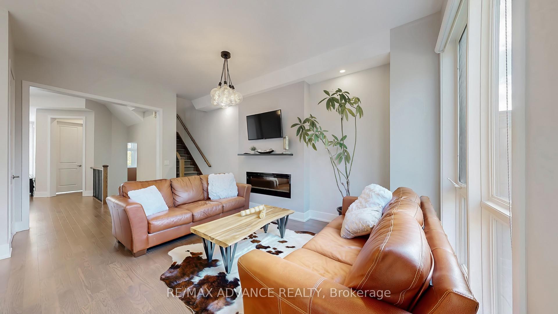 Photo 10 of 32 Crestridge Drive, Vaughan, Patterson — HOMEH
