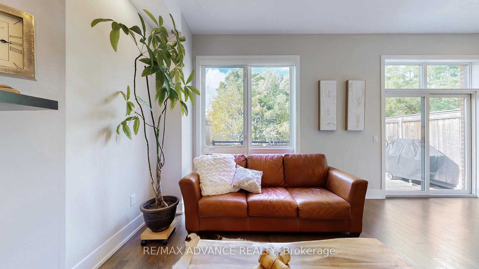 Photo 12 of 32 Crestridge Drive, Vaughan, Patterson — HOMEH