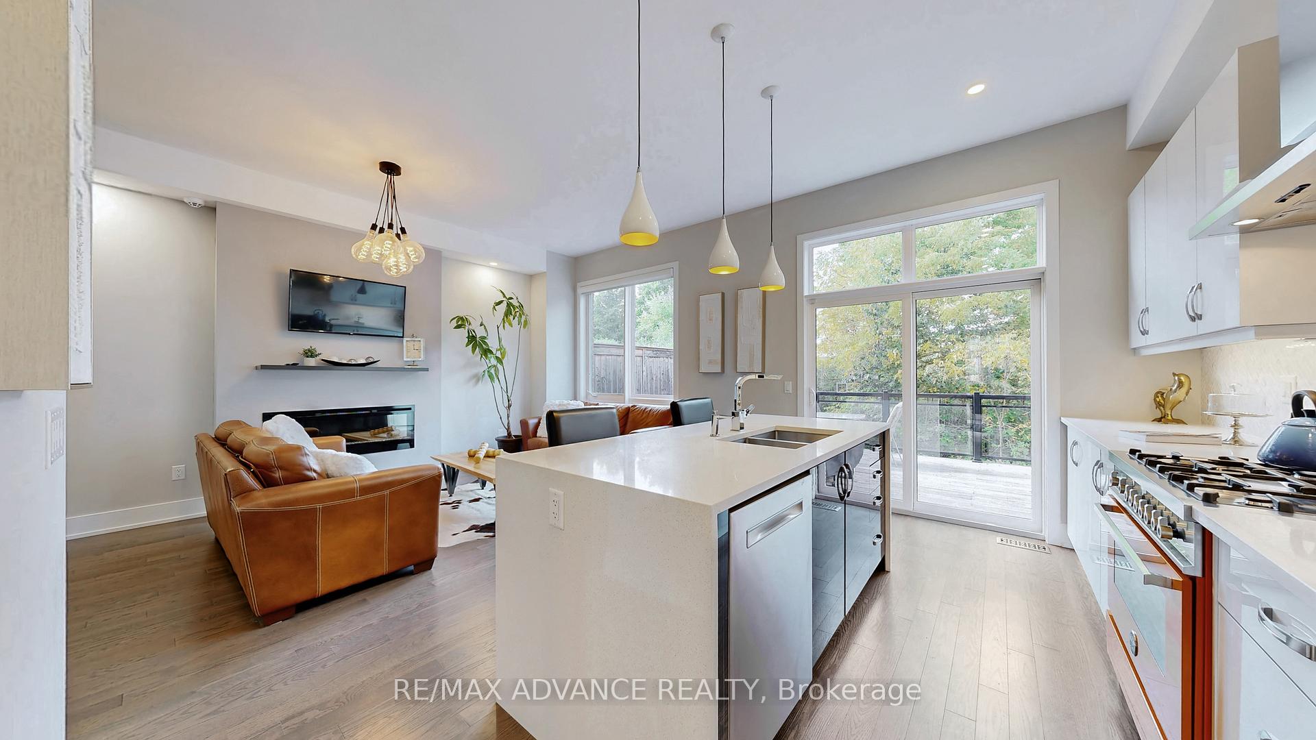 Photo 14 of 32 Crestridge Drive, Vaughan, Patterson — HOMEH