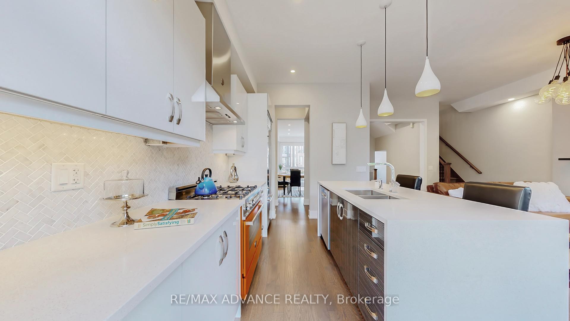 Photo 15 of 32 Crestridge Drive, Vaughan, Patterson — HOMEH