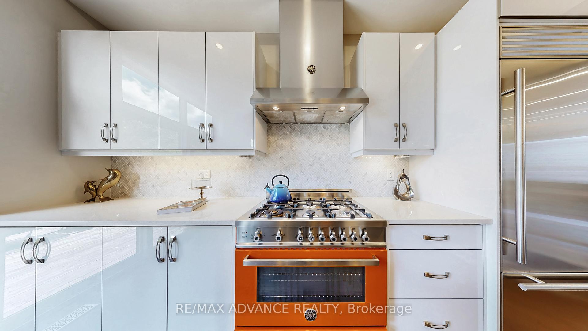 Photo 16 of 32 Crestridge Drive, Vaughan, Patterson — HOMEH