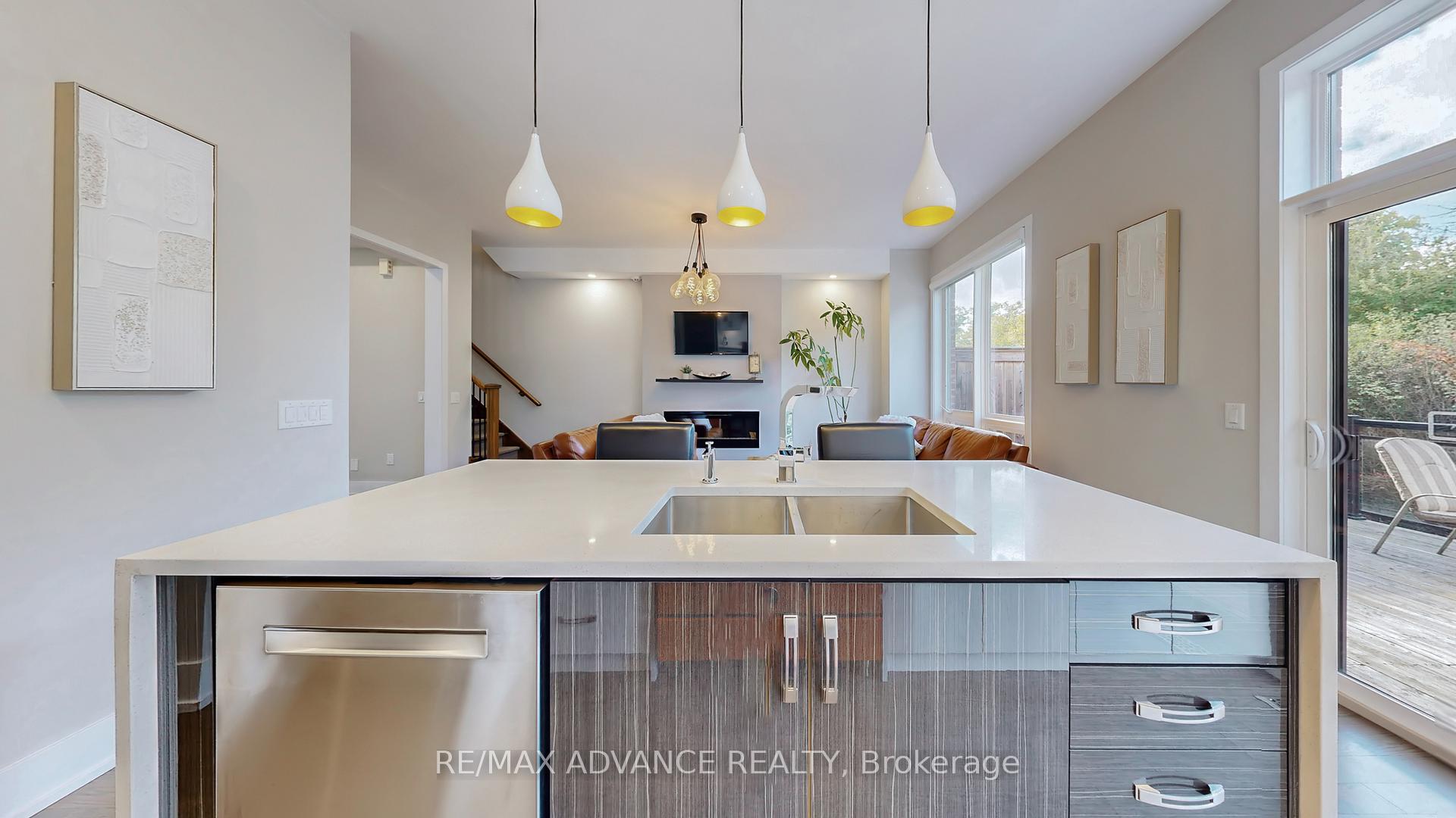 Photo 17 of 32 Crestridge Drive, Vaughan, Patterson — HOMEH