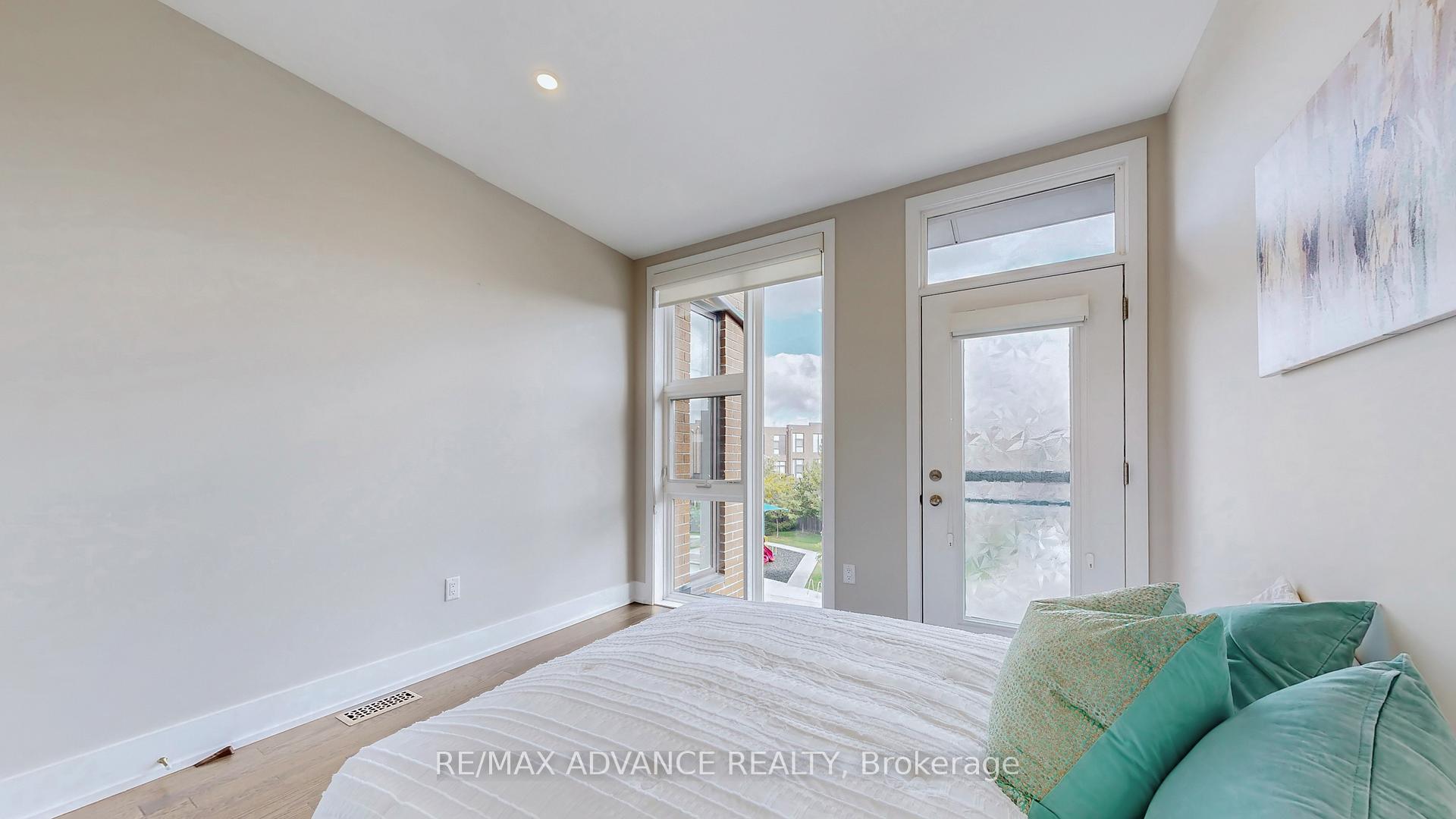 Photo 31 of 32 Crestridge Drive, Vaughan, Patterson — HOMEH