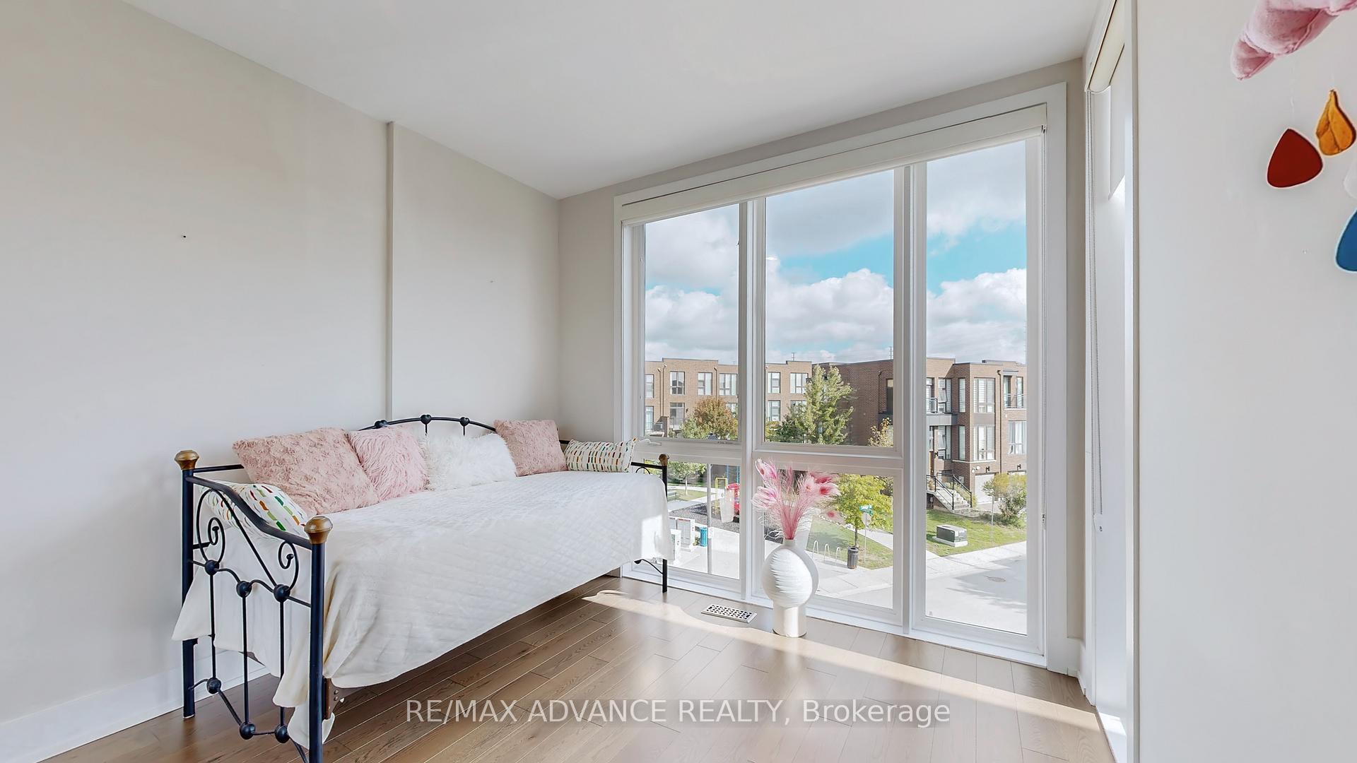 Photo 32 of 32 Crestridge Drive, Vaughan, Patterson — HOMEH