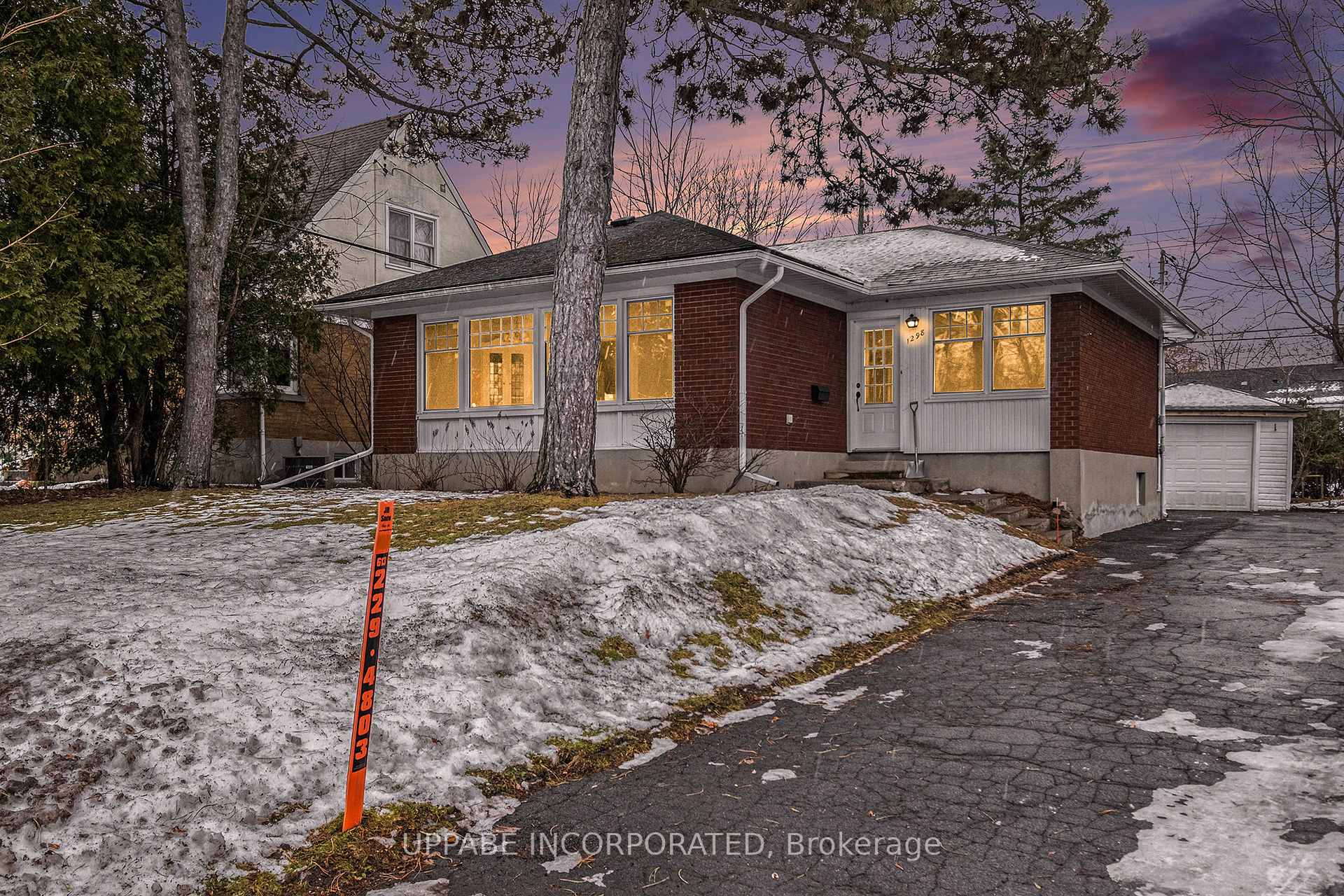 Photo 2 of 1298 Snowdon Street, Ottawa, Alta Vista — HOMEH