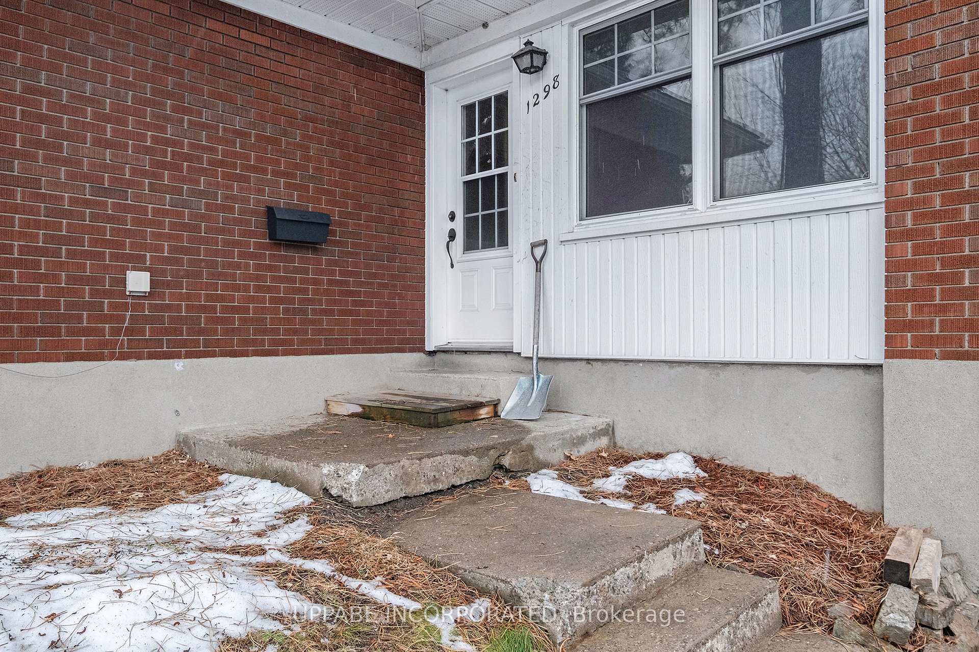 Photo 3 of 1298 Snowdon Street, Ottawa, Alta Vista — HOMEH