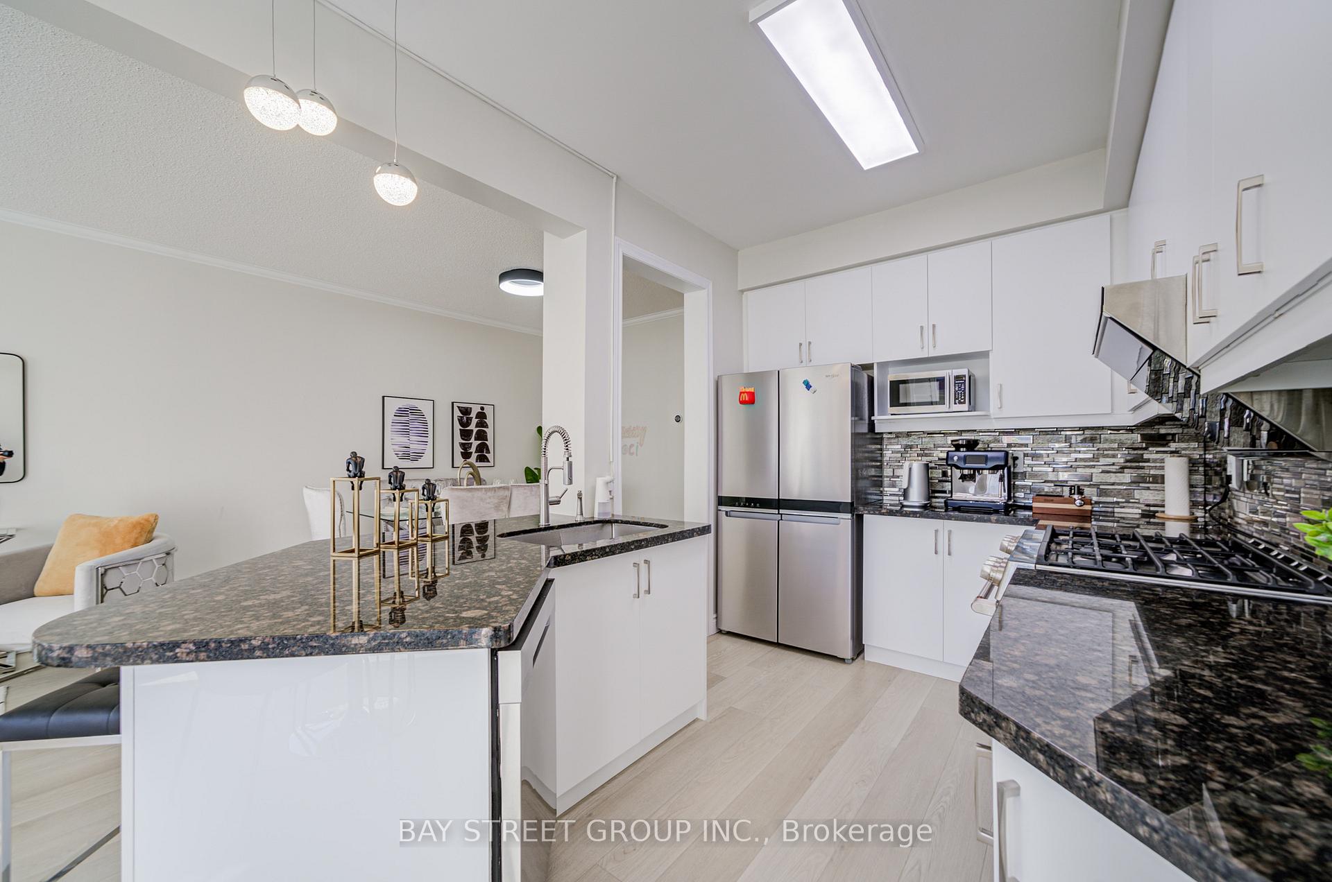 Photo 12 of 45 Starwood Road, Vaughan, Patterson — HOMEH