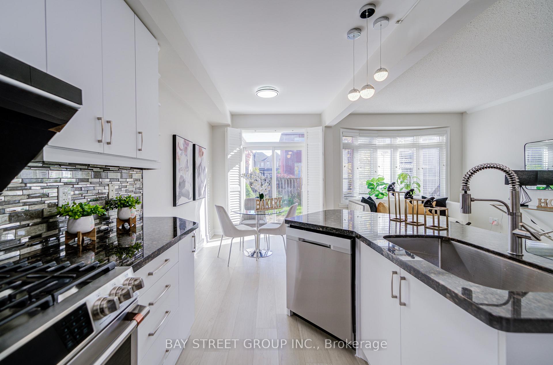 Photo 17 of 45 Starwood Road, Vaughan, Patterson — HOMEH