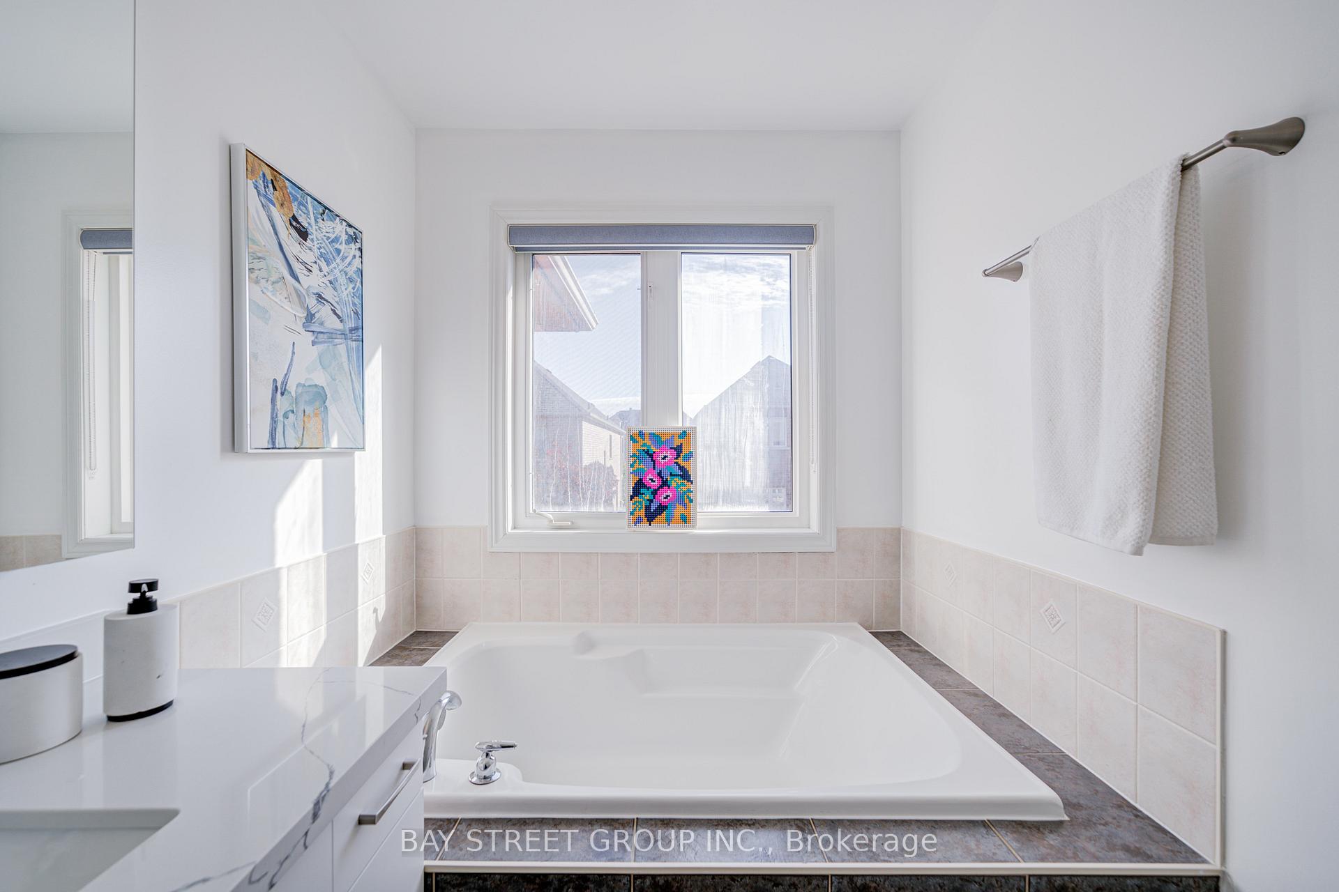 Photo 23 of 45 Starwood Road, Vaughan, Patterson — HOMEH