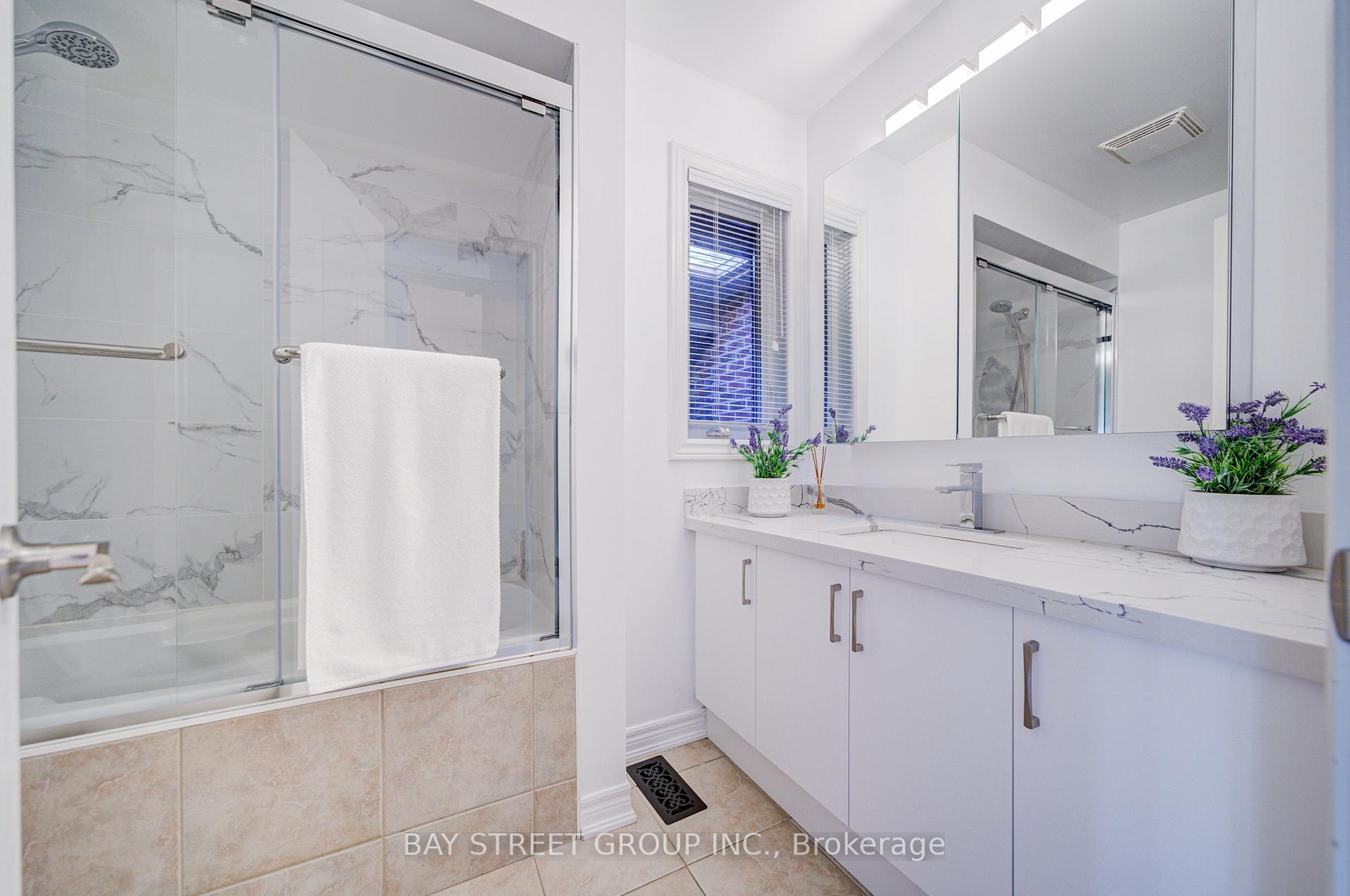 Photo 24 of 45 Starwood Road, Vaughan, Patterson — HOMEH