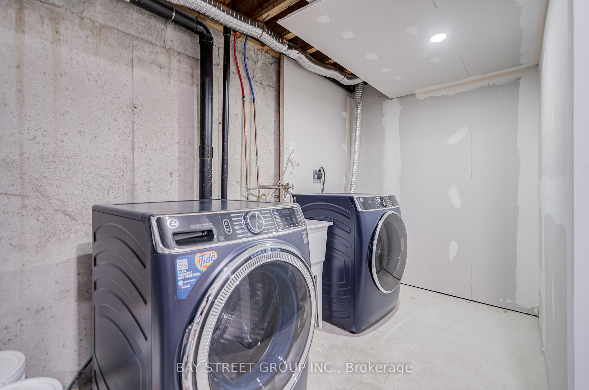 Photo 40 of 45 Starwood Road, Vaughan, Patterson — HOMEH