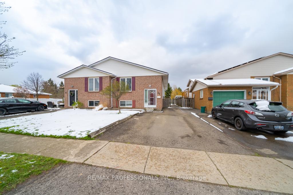 Front of Unit Lower, 33 Woodland Drive