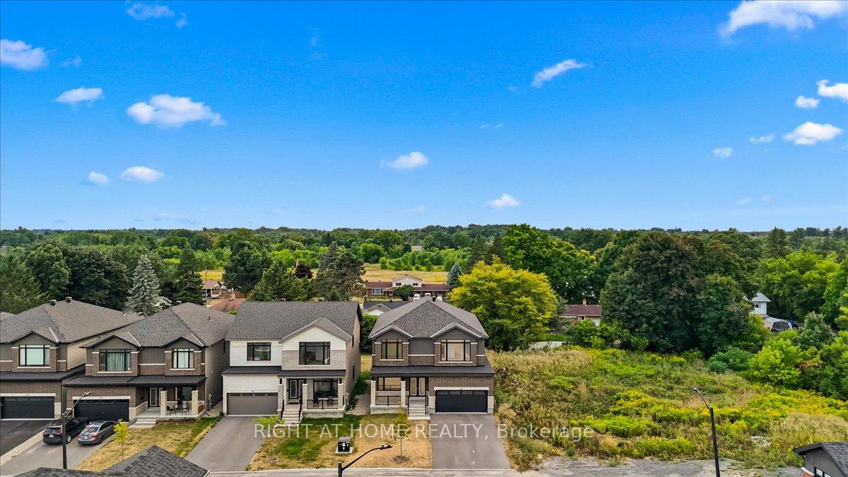 Photo 6 of 610 Kenabeek Terrace, Ottawa, Riverside South/Gloucester Glen — HOMEH
