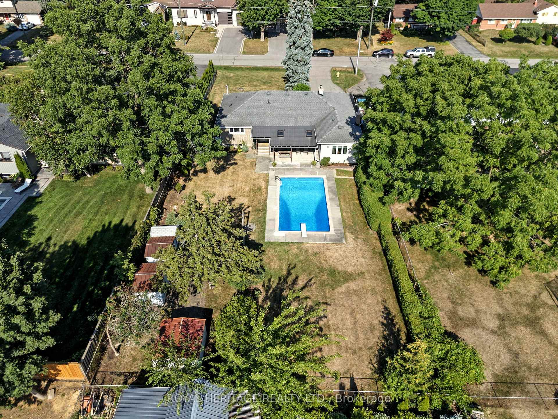 Photo 3 of 186 Meadow Road N, Whitby, Blue Grass Meadows — HOMEH