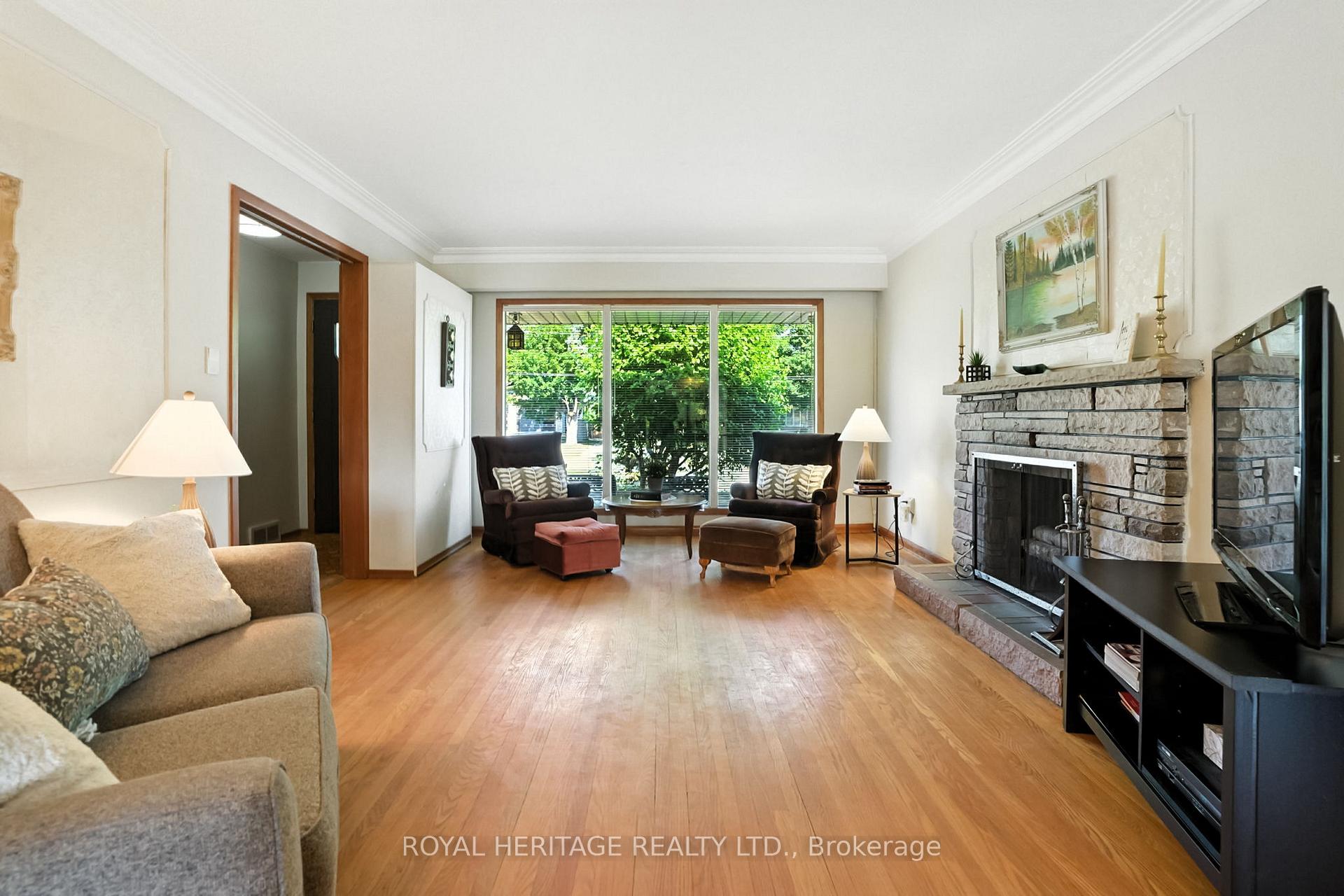 Photo 5 of 186 Meadow Road N, Whitby, Blue Grass Meadows — HOMEH