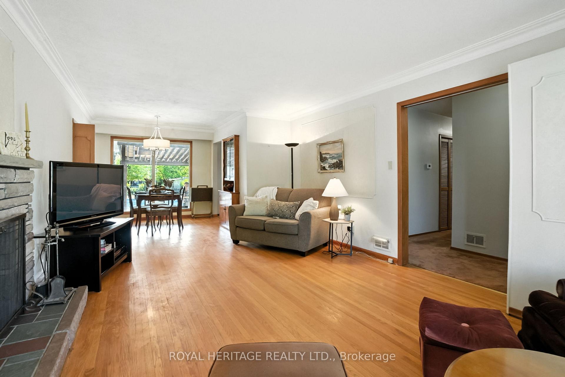 Photo 9 of 186 Meadow Road N, Whitby, Blue Grass Meadows — HOMEH