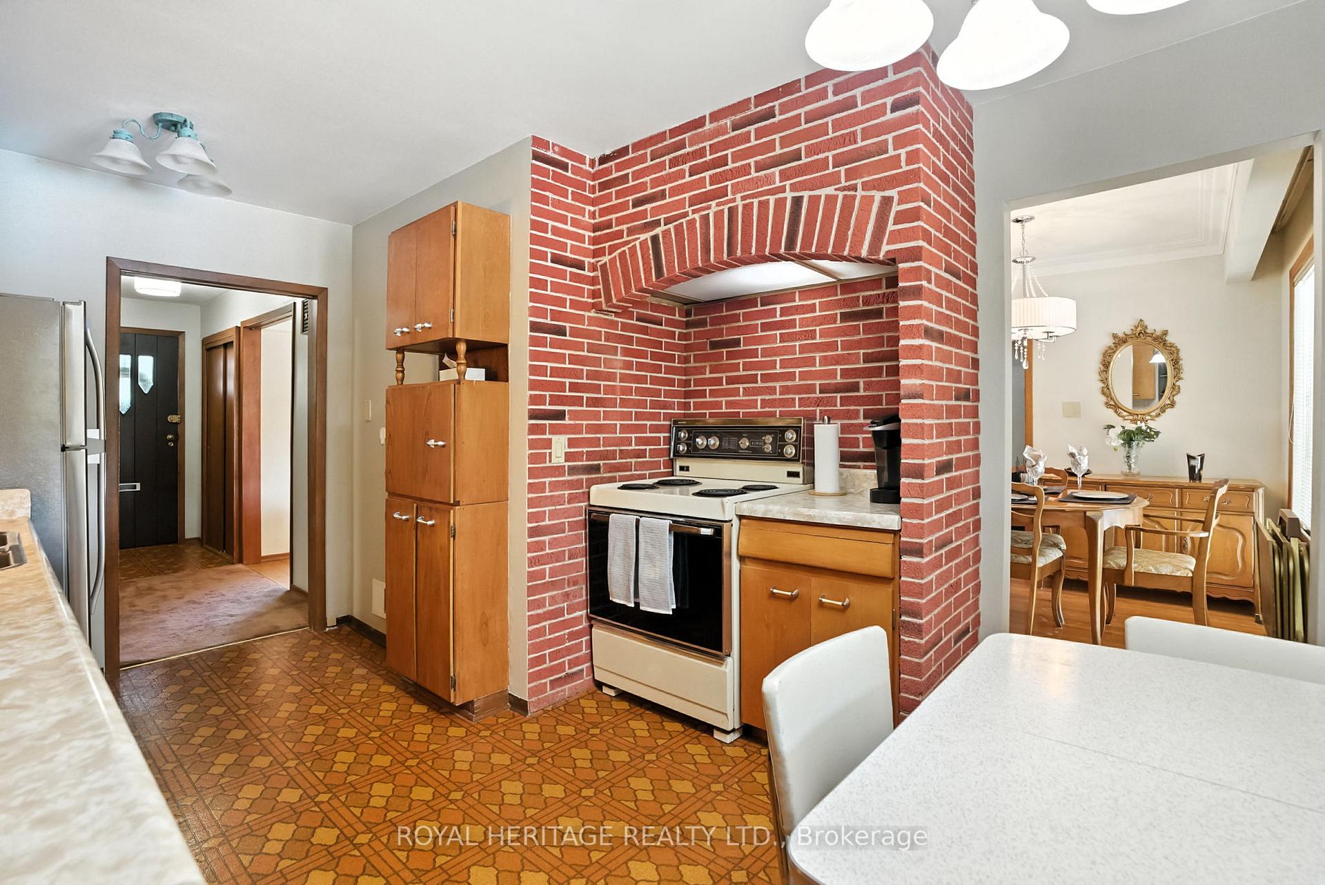 Photo 14 of 186 Meadow Road N, Whitby, Blue Grass Meadows — HOMEH