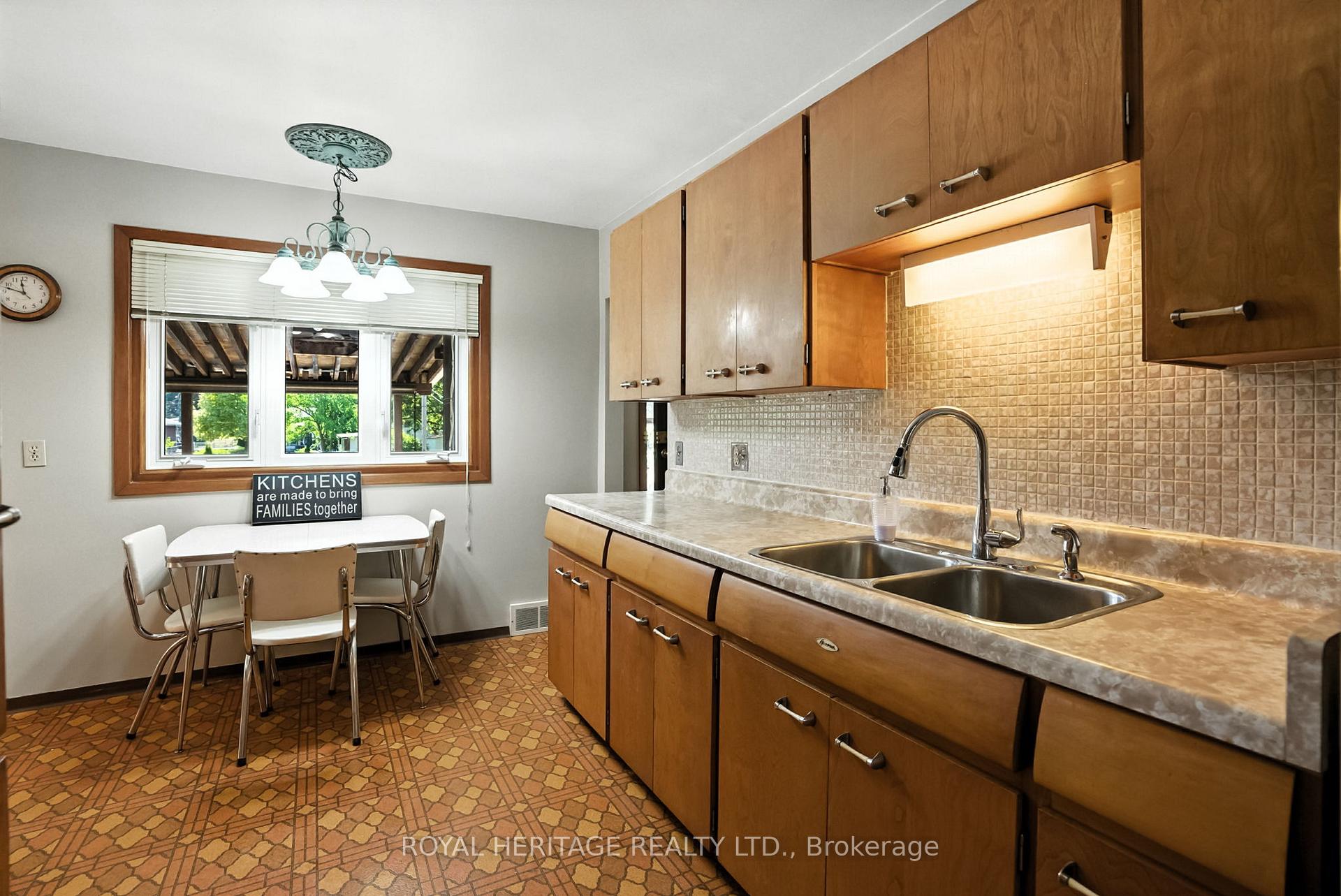 Photo 16 of 186 Meadow Road N, Whitby, Blue Grass Meadows — HOMEH
