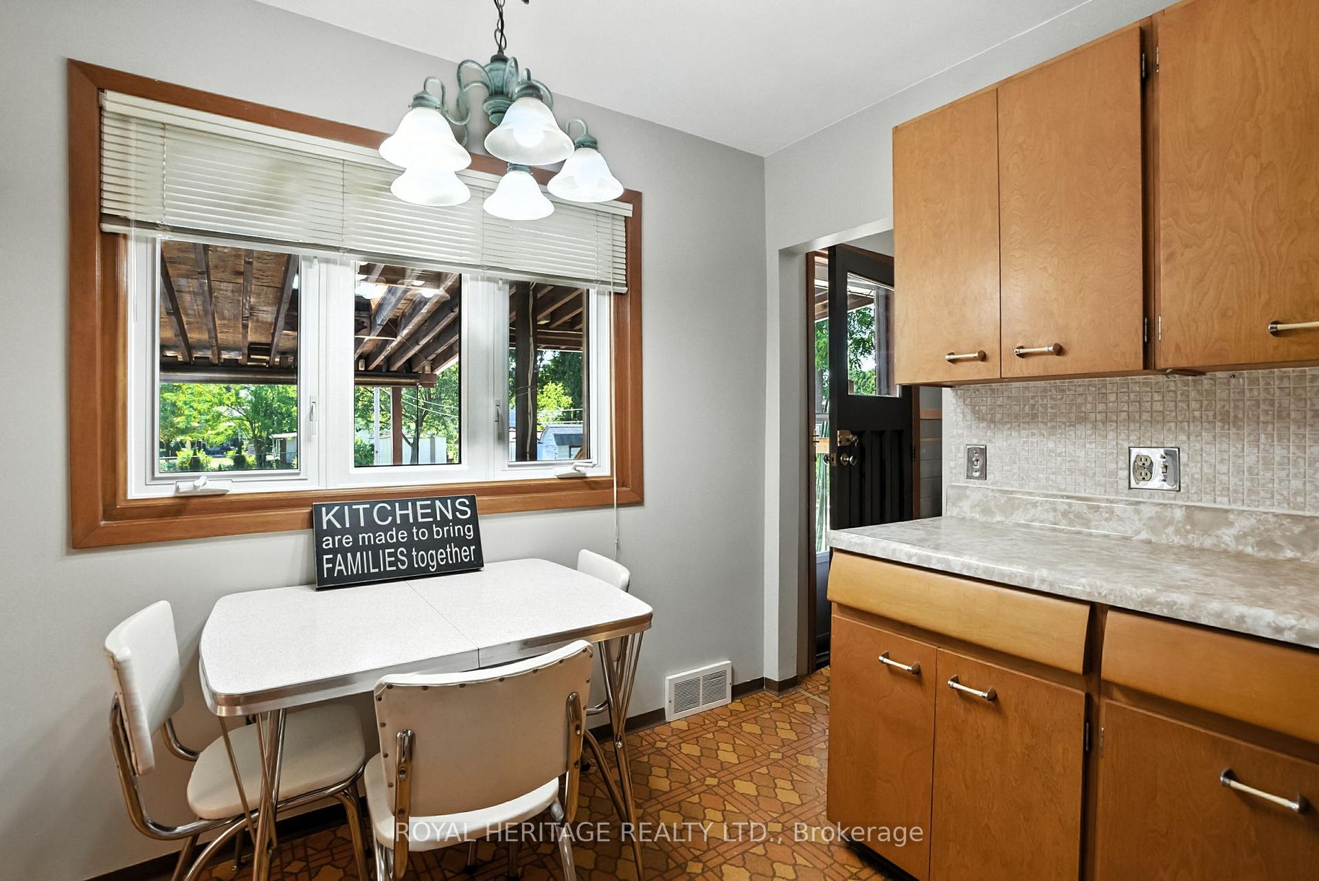 Photo 17 of 186 Meadow Road N, Whitby, Blue Grass Meadows — HOMEH