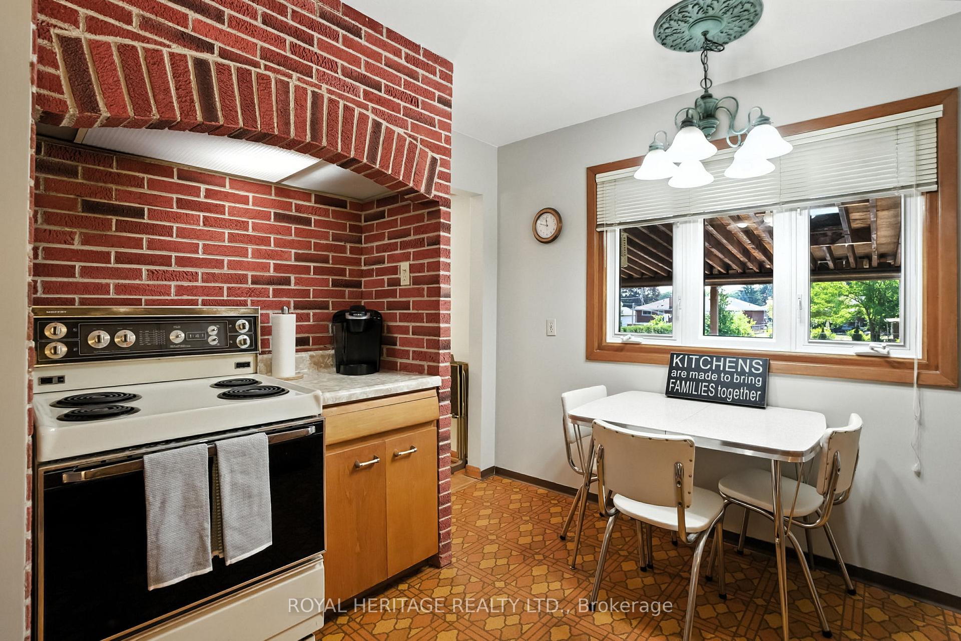 Photo 19 of 186 Meadow Road N, Whitby, Blue Grass Meadows — HOMEH