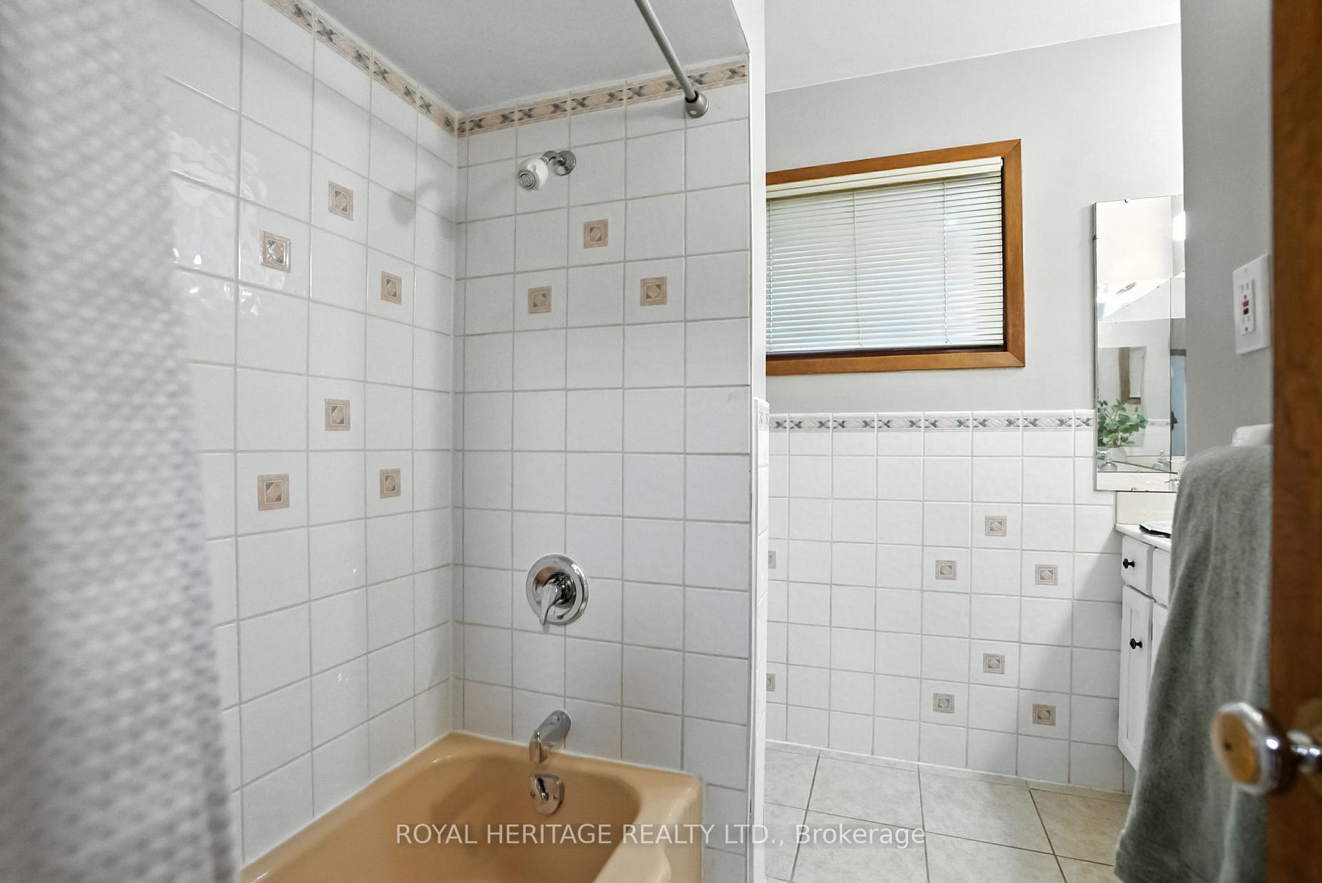 Photo 29 of 186 Meadow Road N, Whitby, Blue Grass Meadows — HOMEH