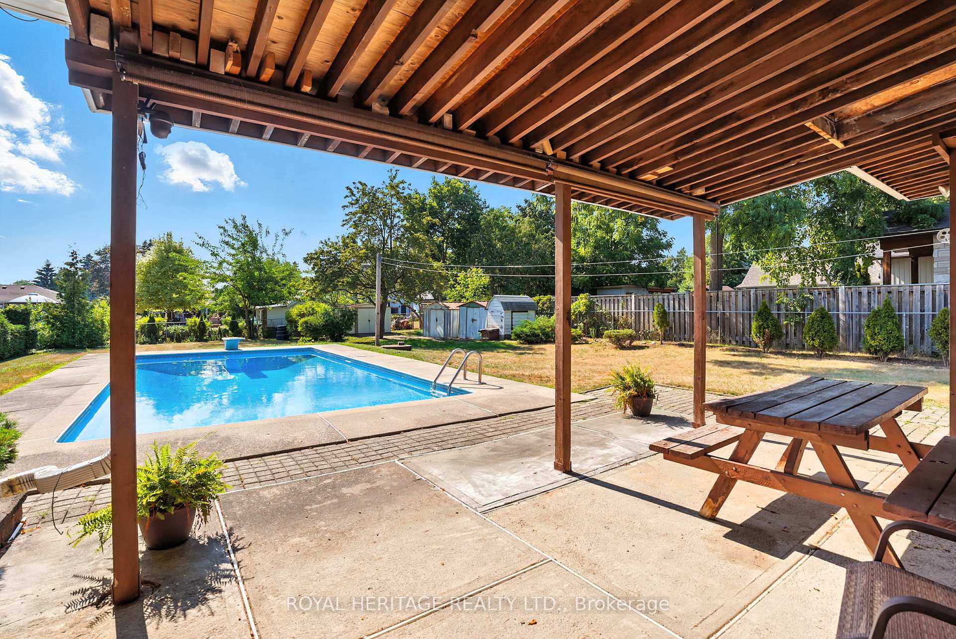 Photo 36 of 186 Meadow Road N, Whitby, Blue Grass Meadows — HOMEH