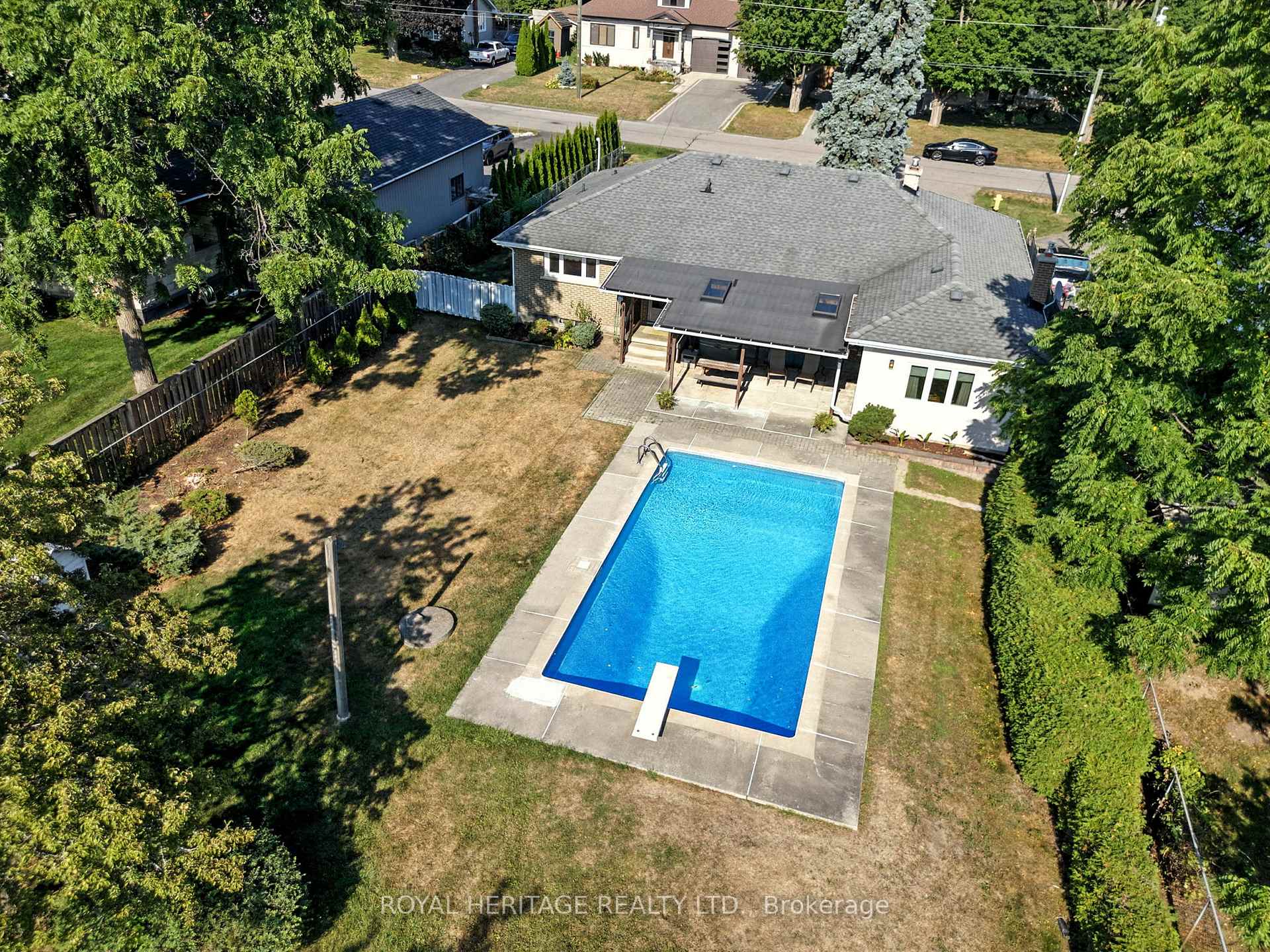 Photo 42 of 186 Meadow Road N, Whitby, Blue Grass Meadows — HOMEH